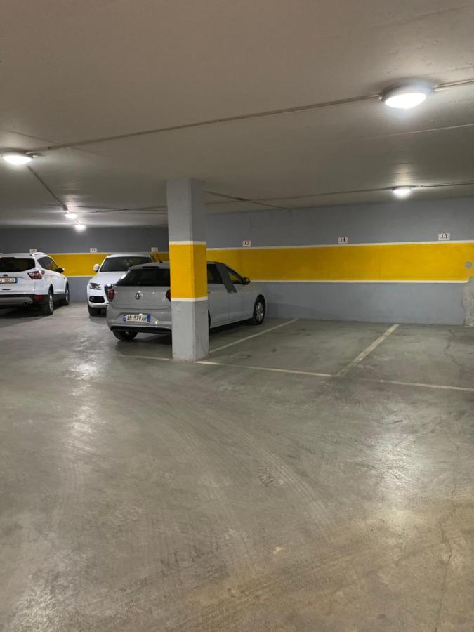 Nemis Apartments In The Centre Of Tirana Four Free Parking Luaran gambar