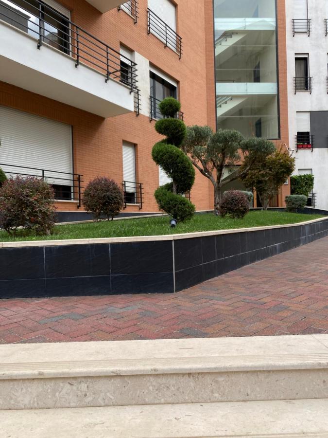 Nemis Apartments In The Centre Of Tirana Four Free Parking Luaran gambar