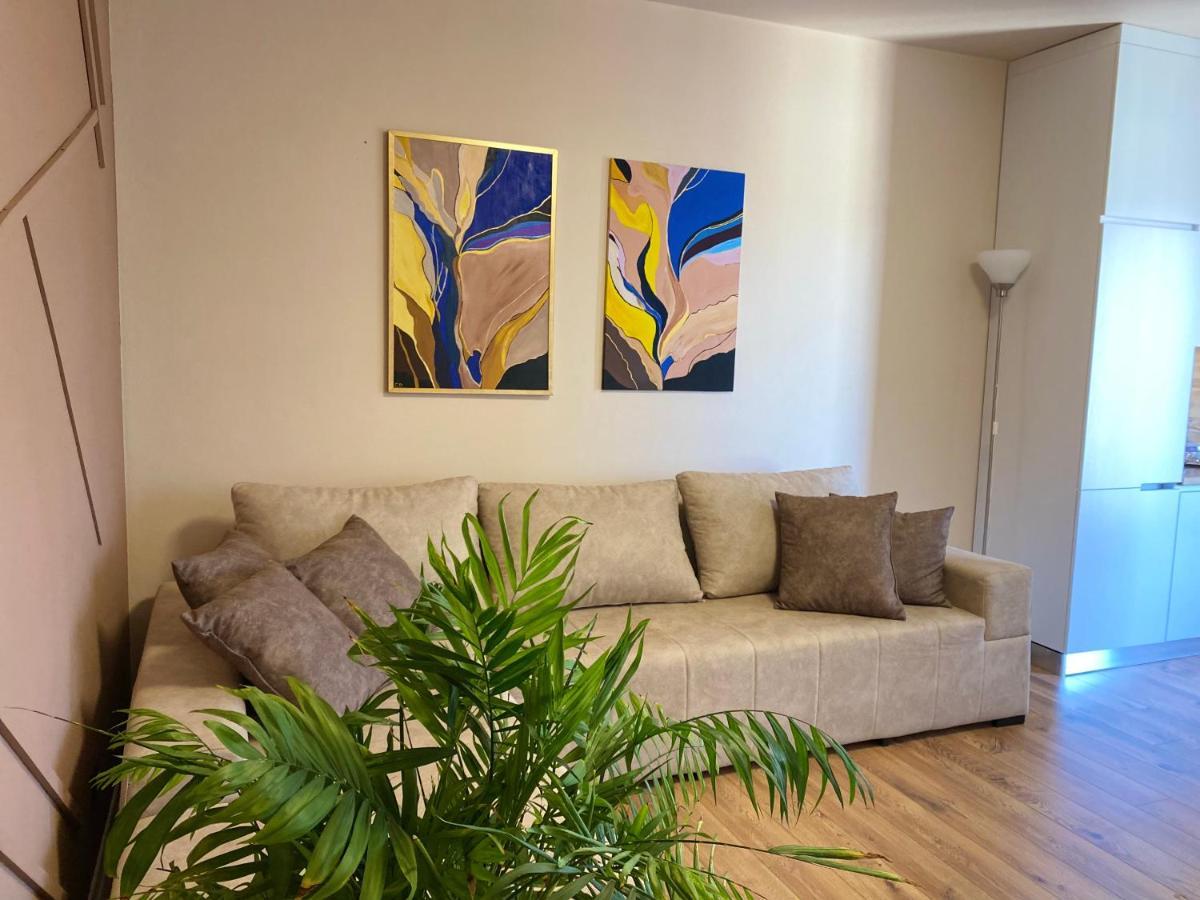 Nemis Apartments In The Centre Of Tirana Four Free Parking Luaran gambar