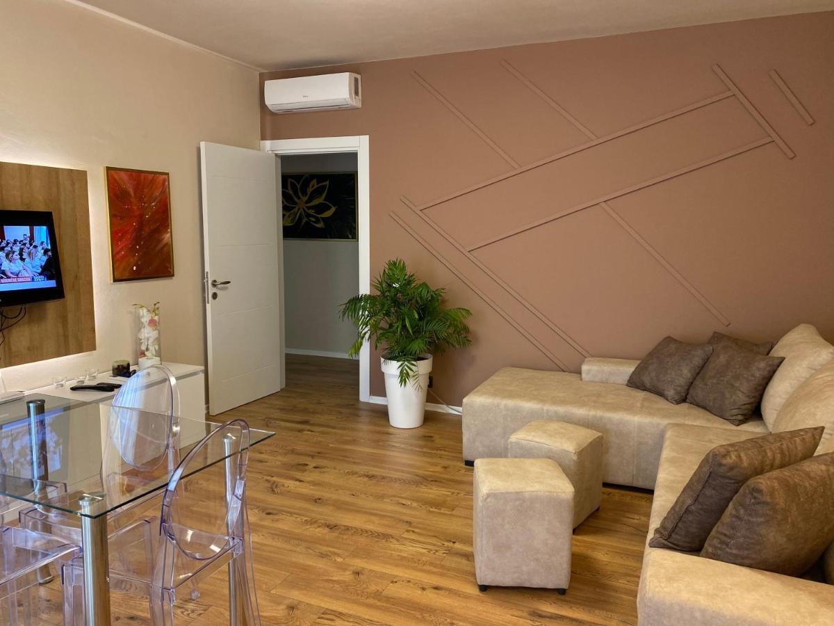 Nemis Apartments In The Centre Of Tirana Four Free Parking Luaran gambar