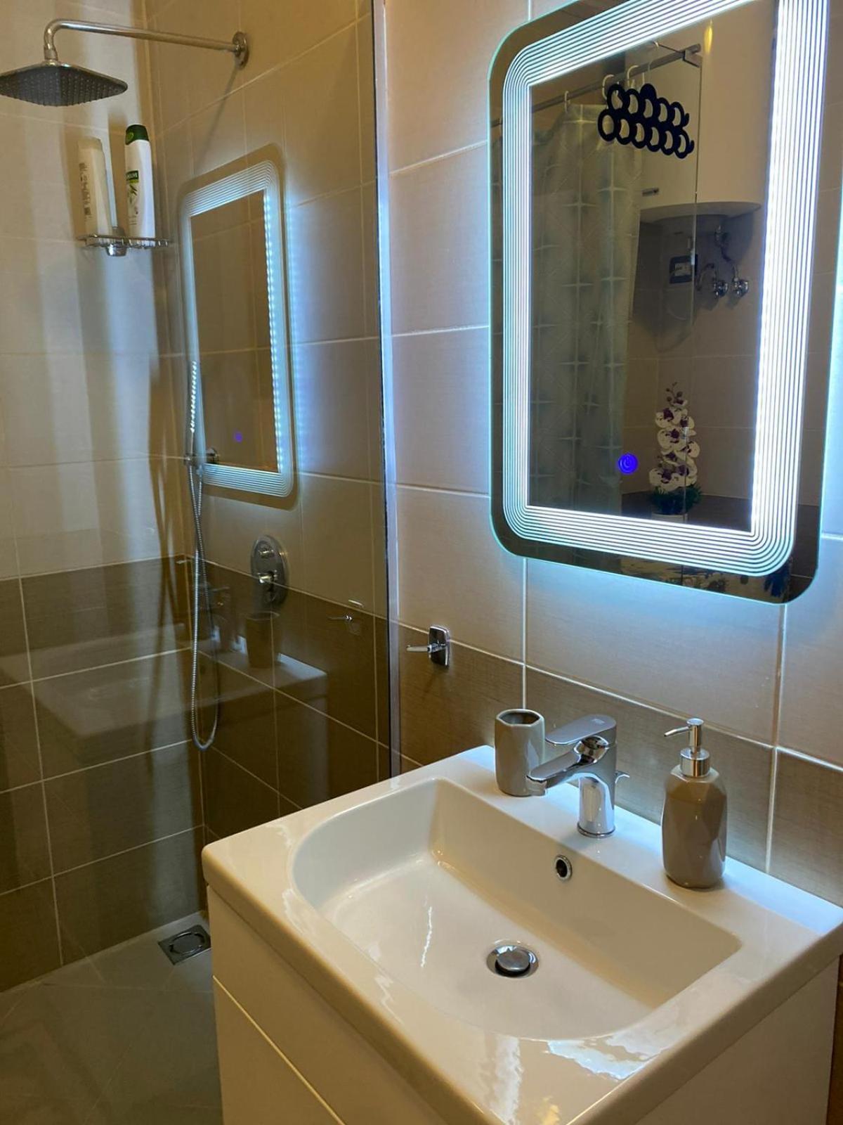 Nemis Apartments In The Centre Of Tirana Four Free Parking Luaran gambar