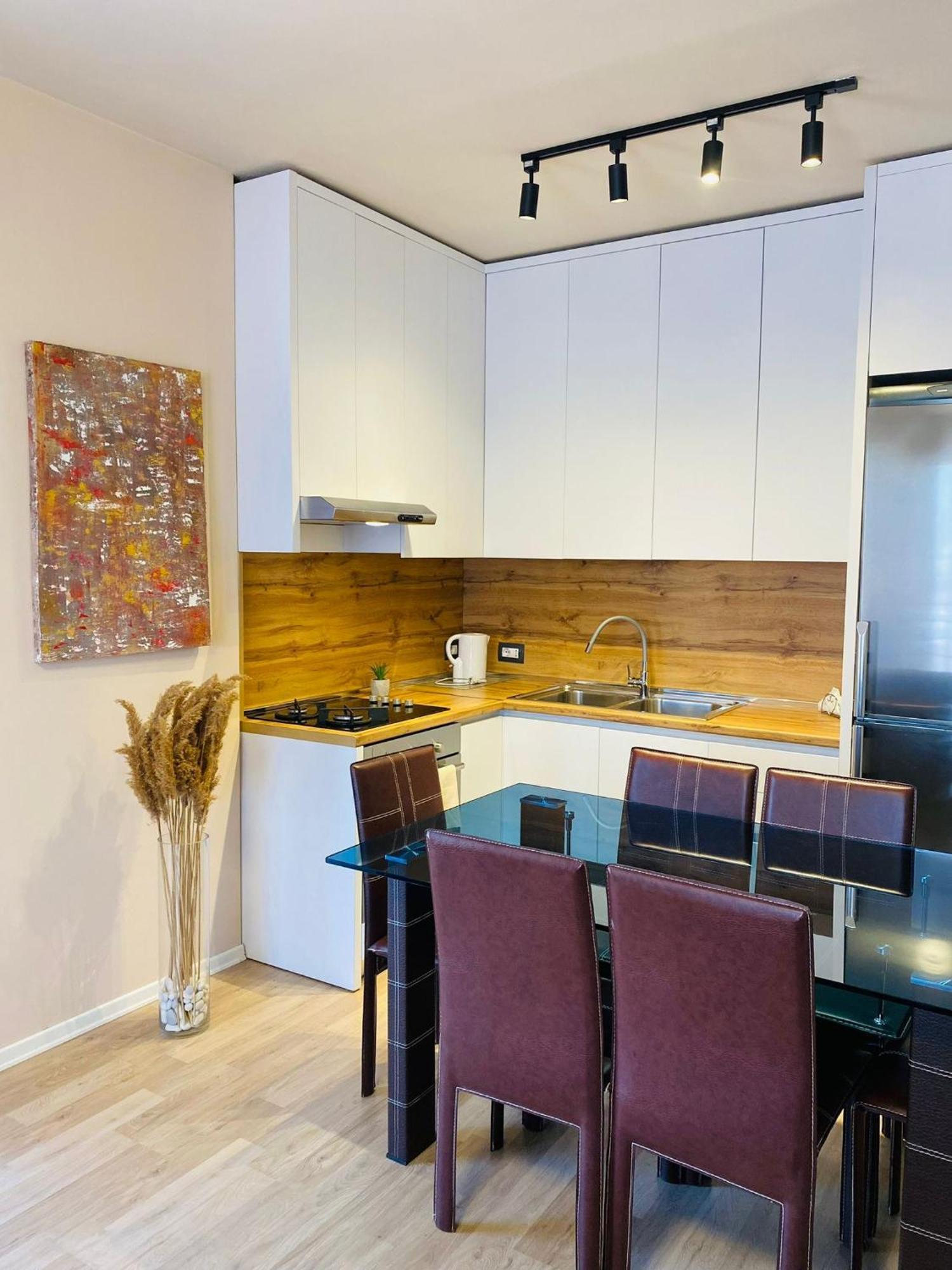 Nemis Apartments In The Centre Of Tirana Four Free Parking Luaran gambar