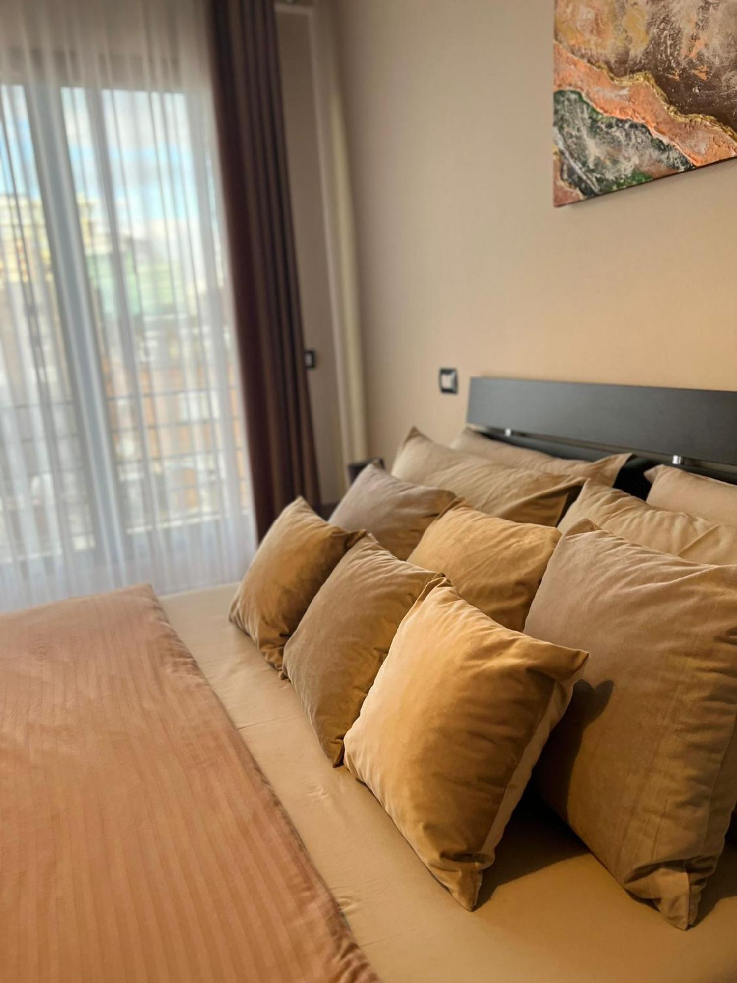 Nemis Apartments In The Centre Of Tirana Four Free Parking Luaran gambar