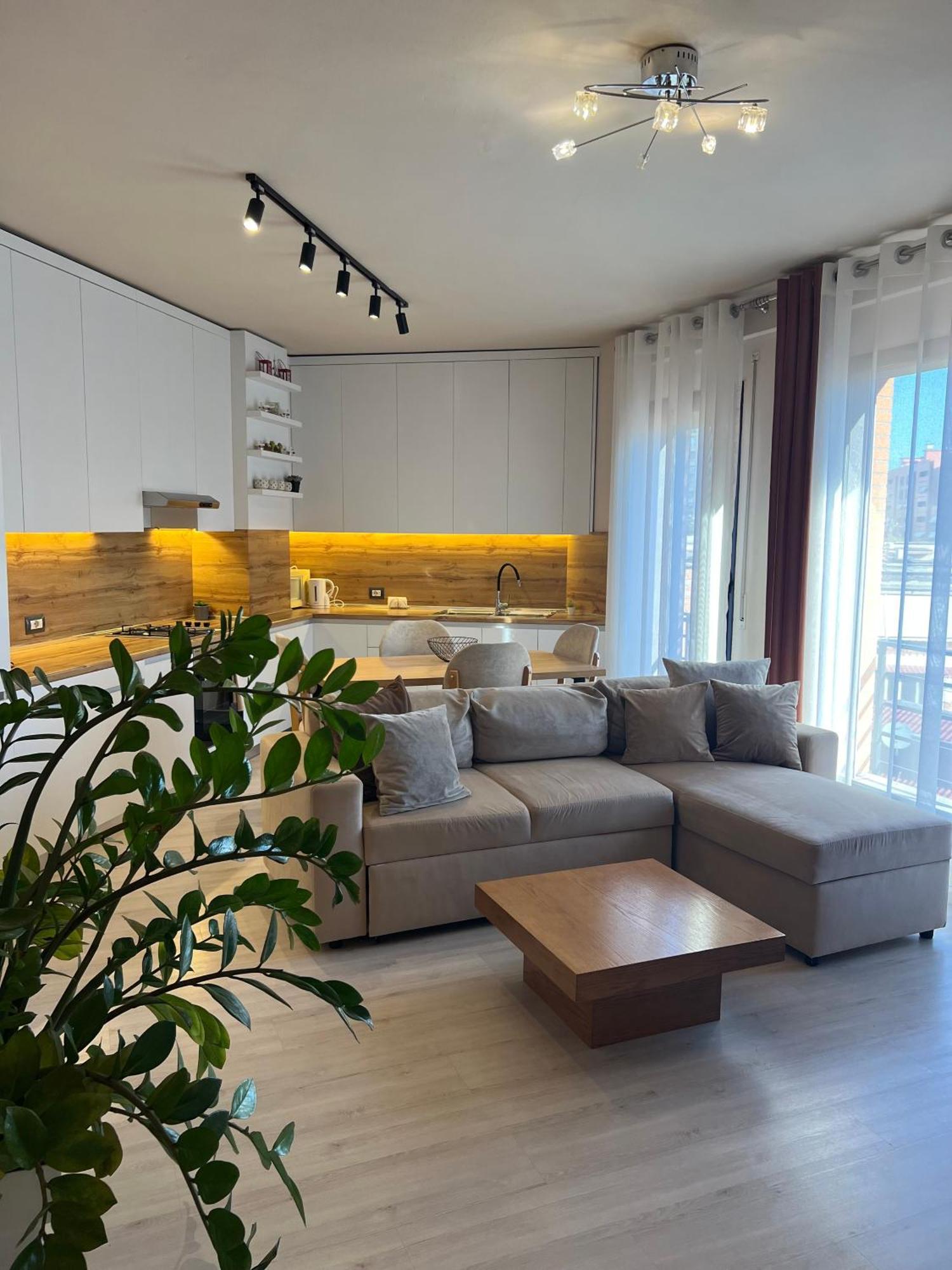 Nemis Apartments In The Centre Of Tirana Four Free Parking Luaran gambar