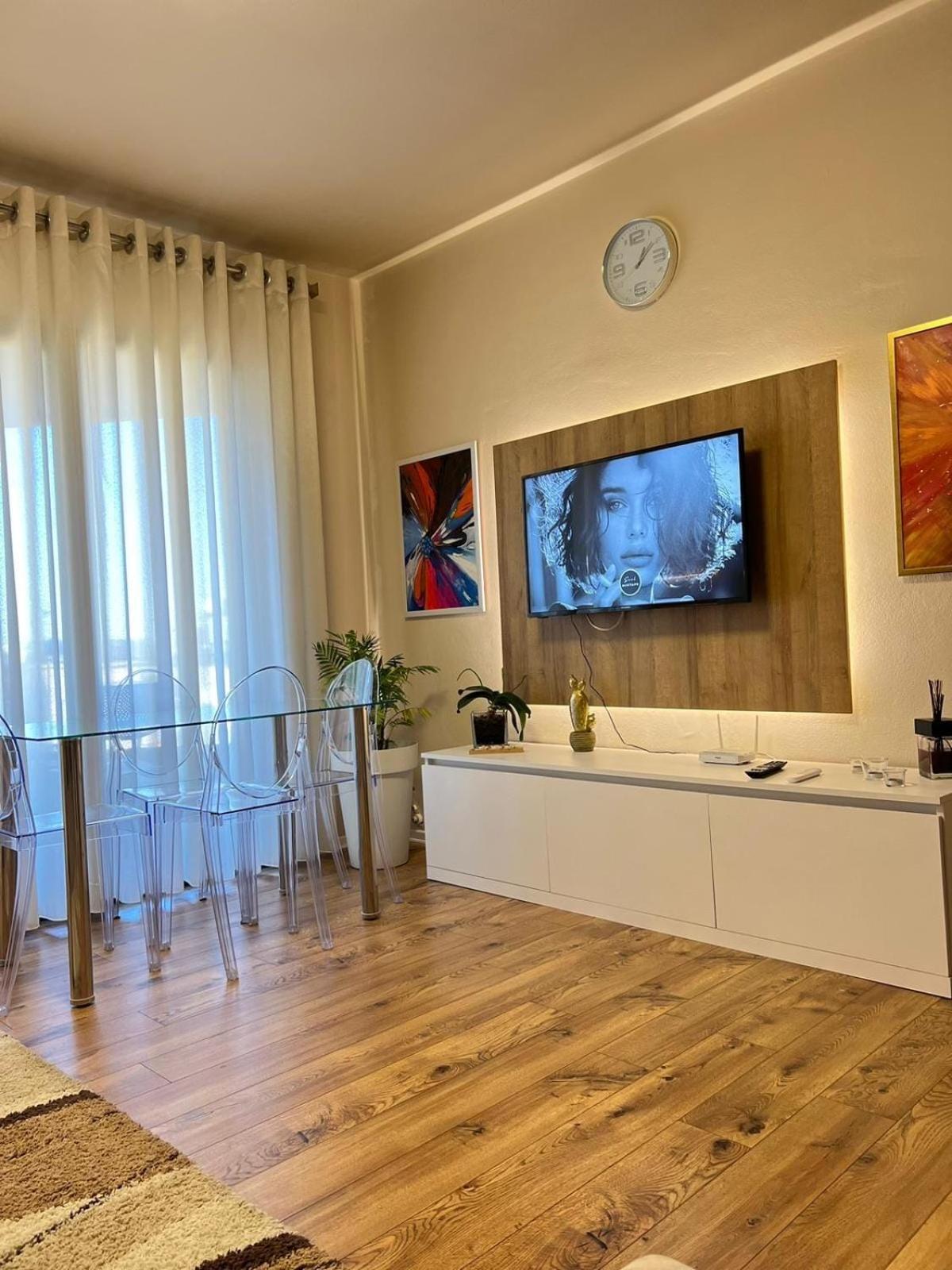 Nemis Apartments In The Centre Of Tirana Four Free Parking Luaran gambar