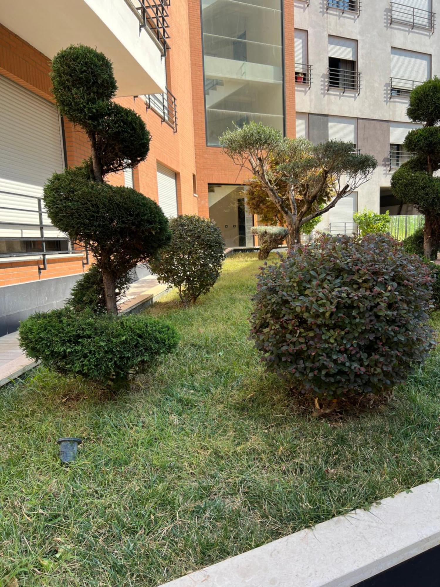 Nemis Apartments In The Centre Of Tirana Four Free Parking Luaran gambar